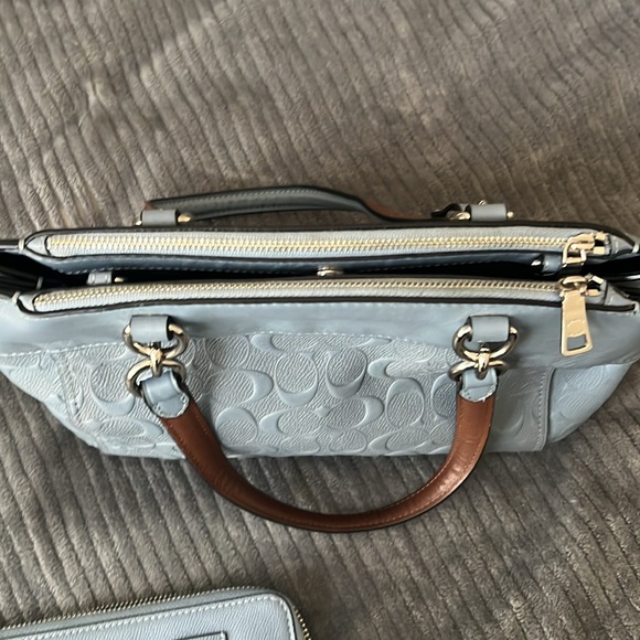 Coach wallet & purse ! Excellent quality compared to what is available today ! - Picture 4 of 7